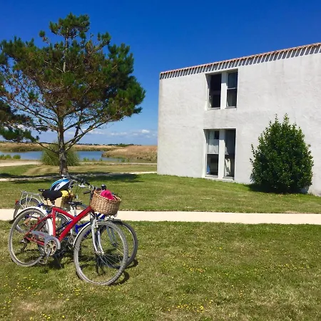 Les Esseppes Hotel *