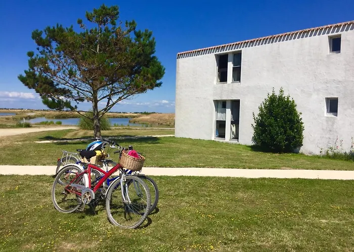 Les Esseppes Hotel *